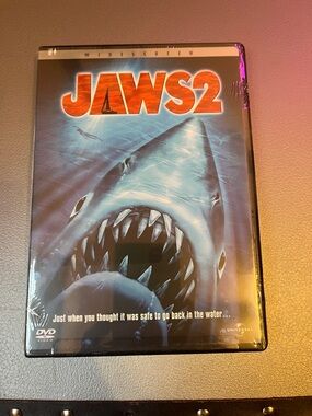 Universal Jaws 2 DVD - Blue and Red Cover